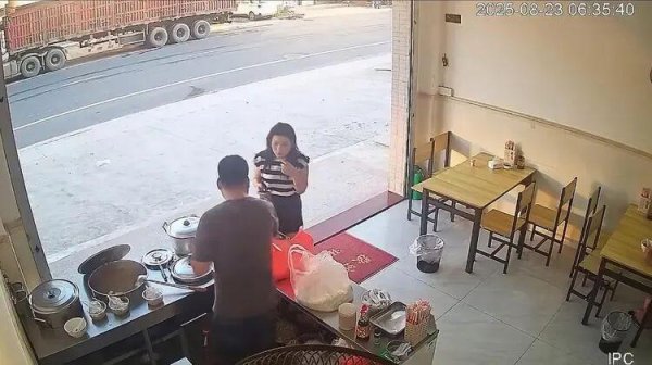 信达配资 “16年后重逢初恋光速订婚”当事人回应走红: 只是希望能有更多人相信爱情